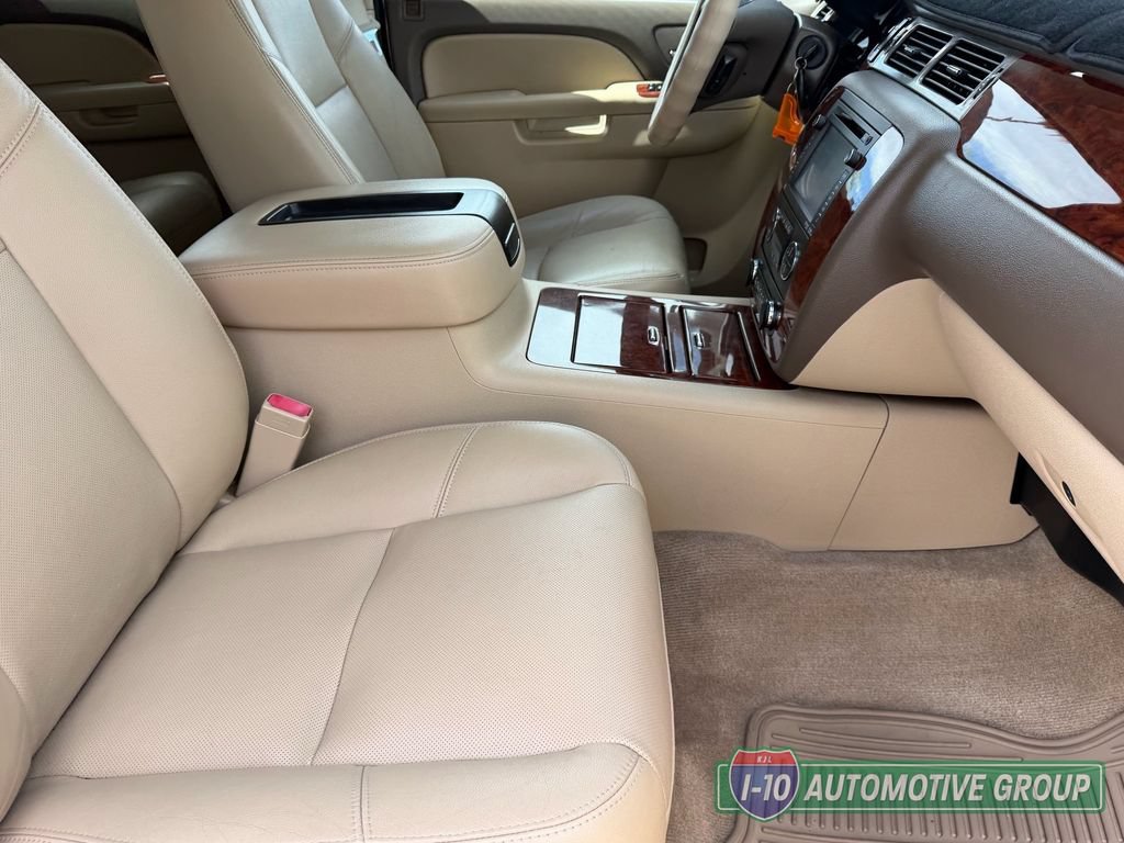 Used 2013 Chevrolet Avalanche LTZ AWD/4WD image 15