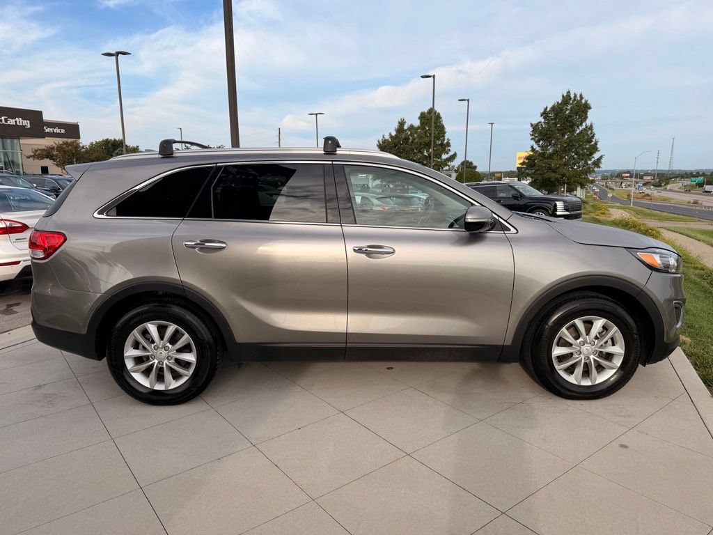 Used 2017 Kia Sorento FWD w/ LX Convenience Package image 10