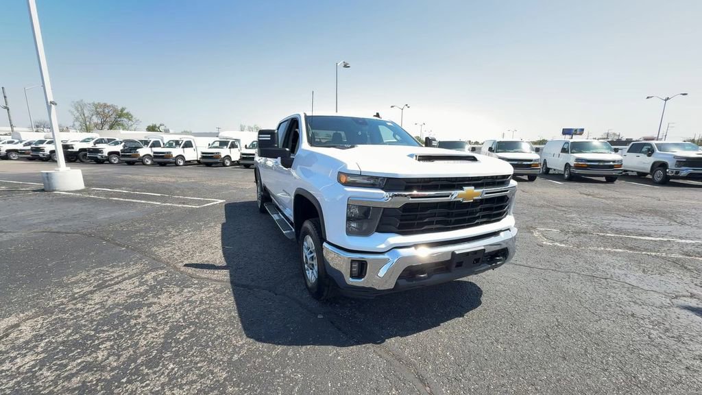 Used 2025 Chevrolet Silverado 2500 LT w/ Convenience Package AWD/4WD image 2