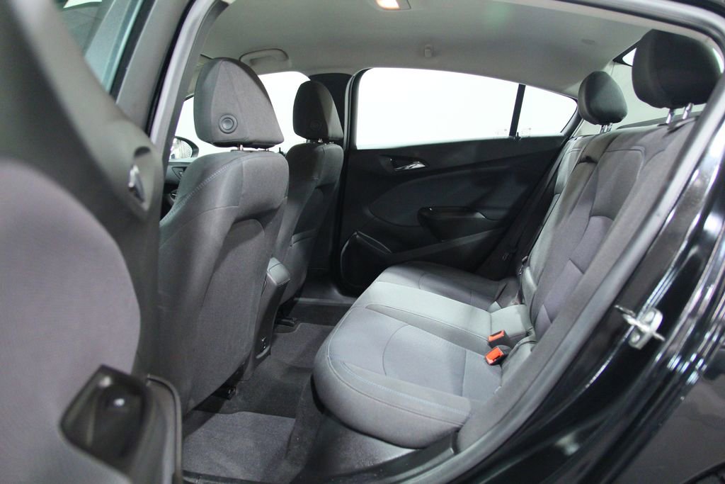 Used 2018 Chevrolet Cruze LT w/ Convenience Package FWD image 27