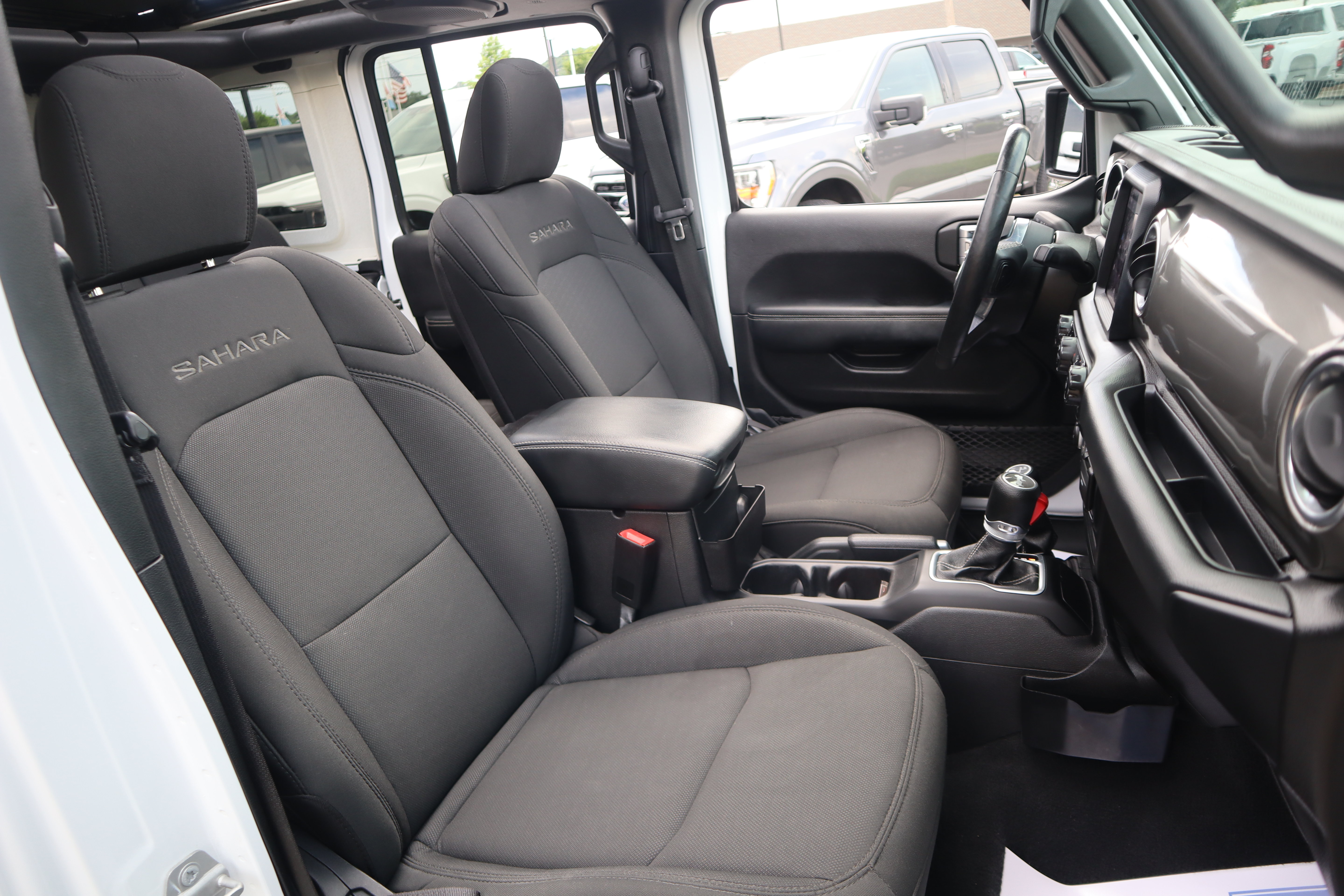 Used 2020 Jeep Wrangler Unlimited Sahara AWD/4WD image 33