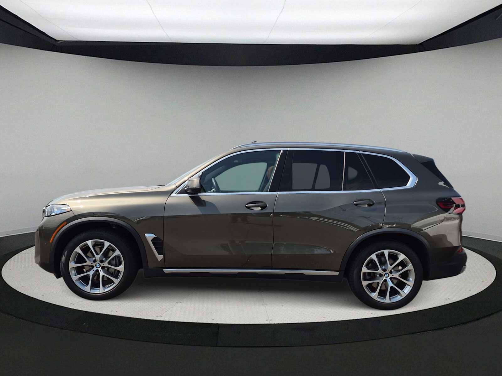 Used 2024 BMW X5 xDrive40i w/ Premium Package AWD/4WD image 5