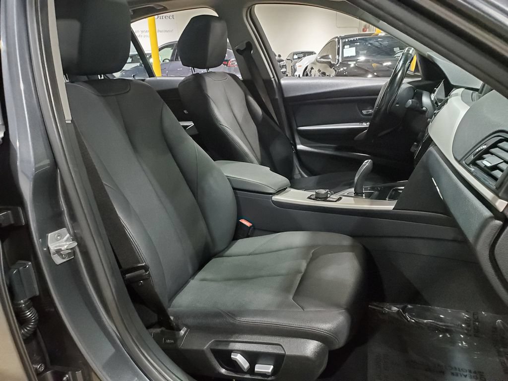 Used 2018 BMW 320i Sedan RWD image 13
