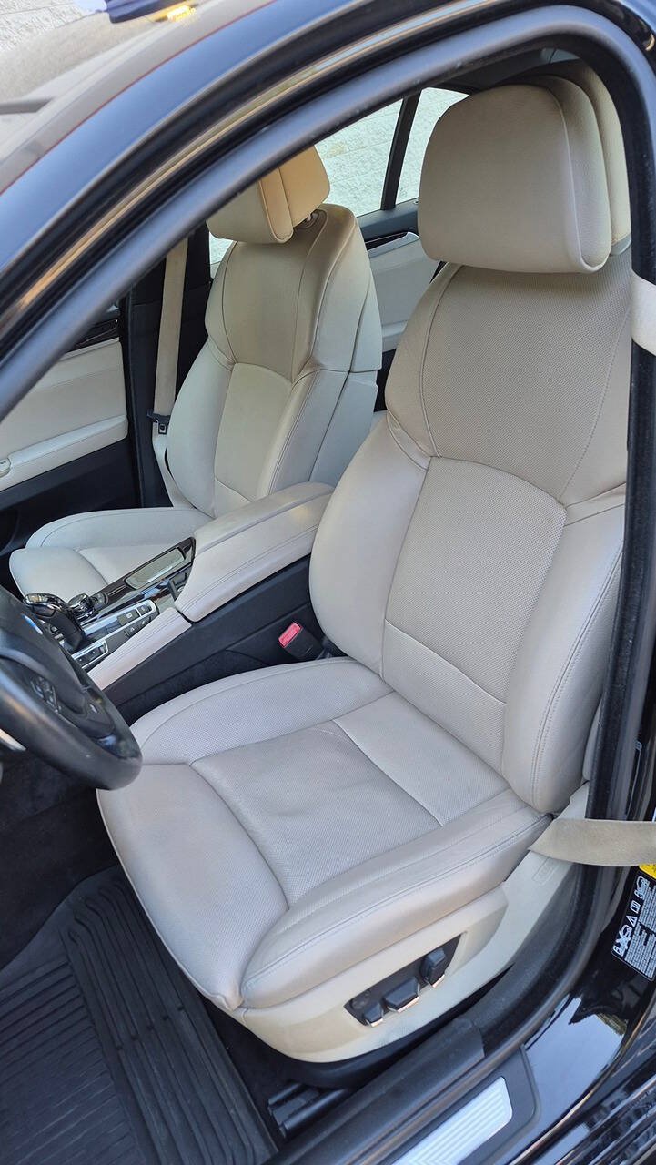 Used 2013 BMW 550i xDrive Sedan AWD/4WD image 35