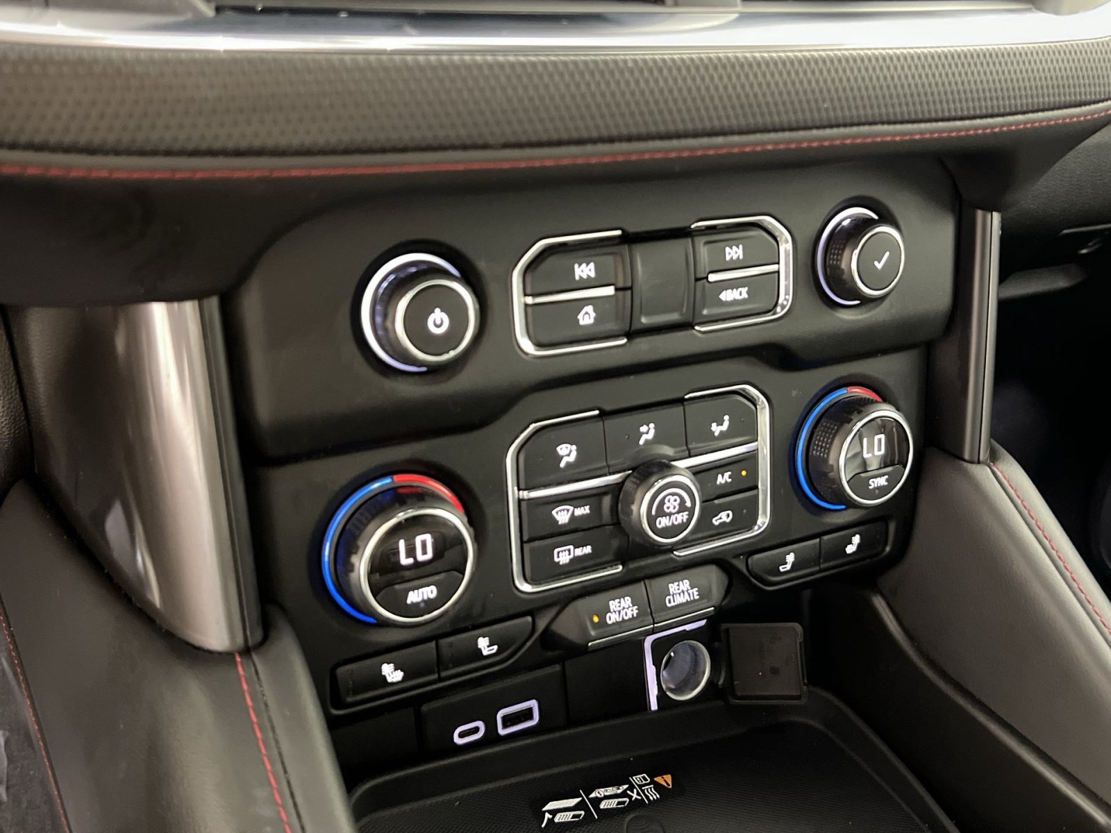 Used 2021 Chevrolet Tahoe RST w/ Luxury Package RWD image 21