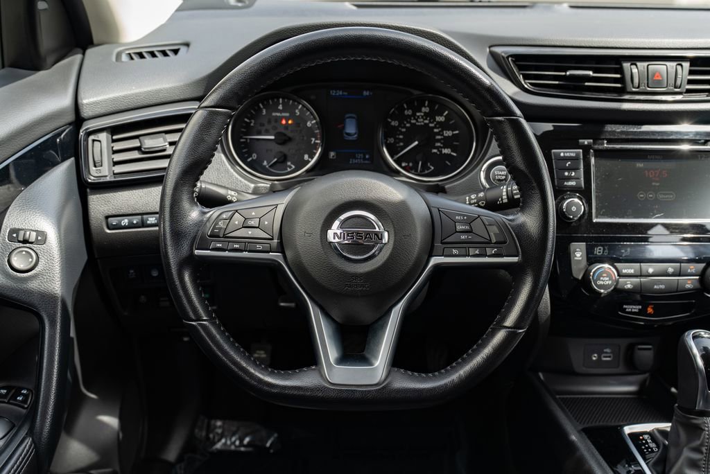 Used 2020 Nissan Rogue Sport SV image 12