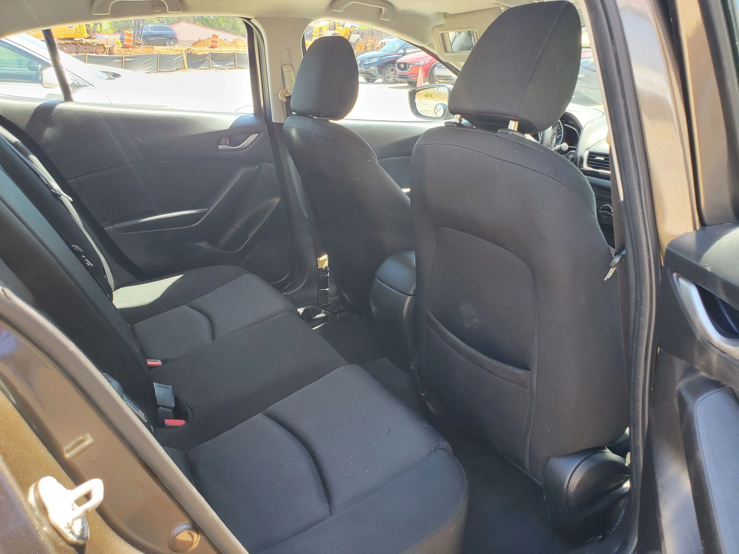 Used 2014 MAZDA MAZDA3 i Sport image 35