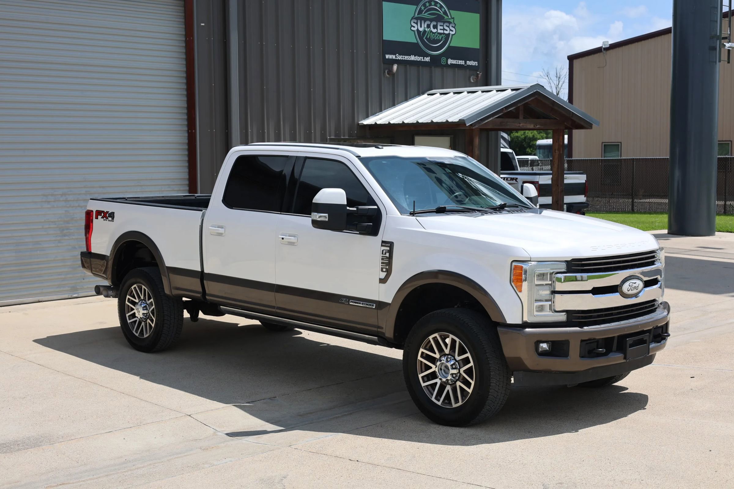Used 2017 Ford F250 King Ranch w/ King Ranch Ultimate Package AWD/4WD image 16