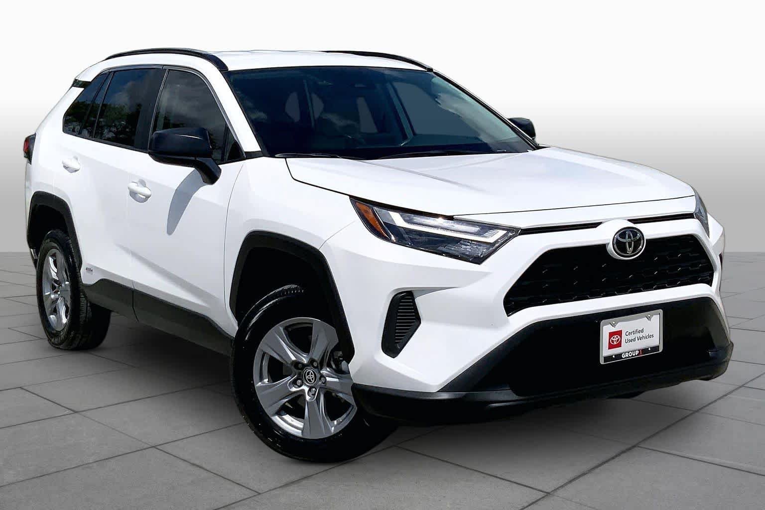 Certified 2025 Toyota RAV4 LE AWD/4WD image 3