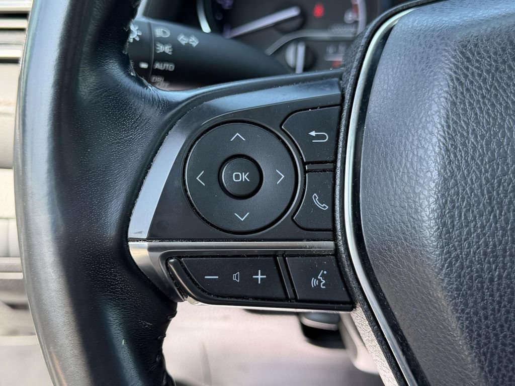 Used 2019 Toyota Camry FWD image 23