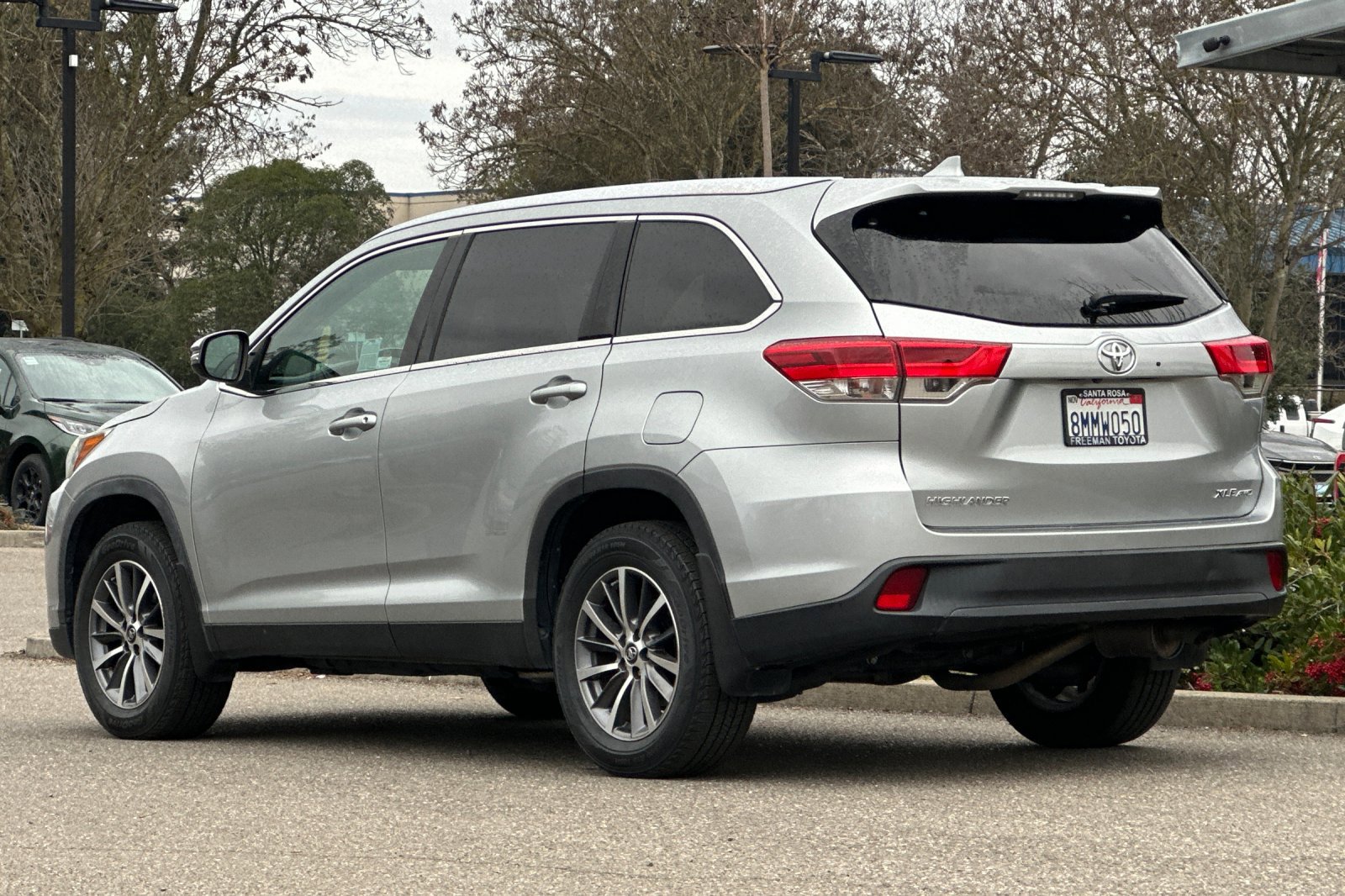 Used 2019 Toyota Highlander SE image 6