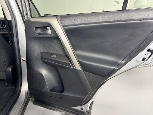 Used 2018 Toyota RAV4 XLE FWD image 26