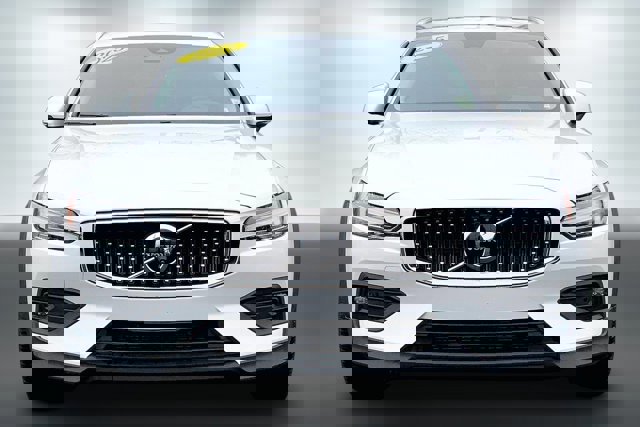 Used 2025 Volvo V60 B5 Cross Country Plus image 2