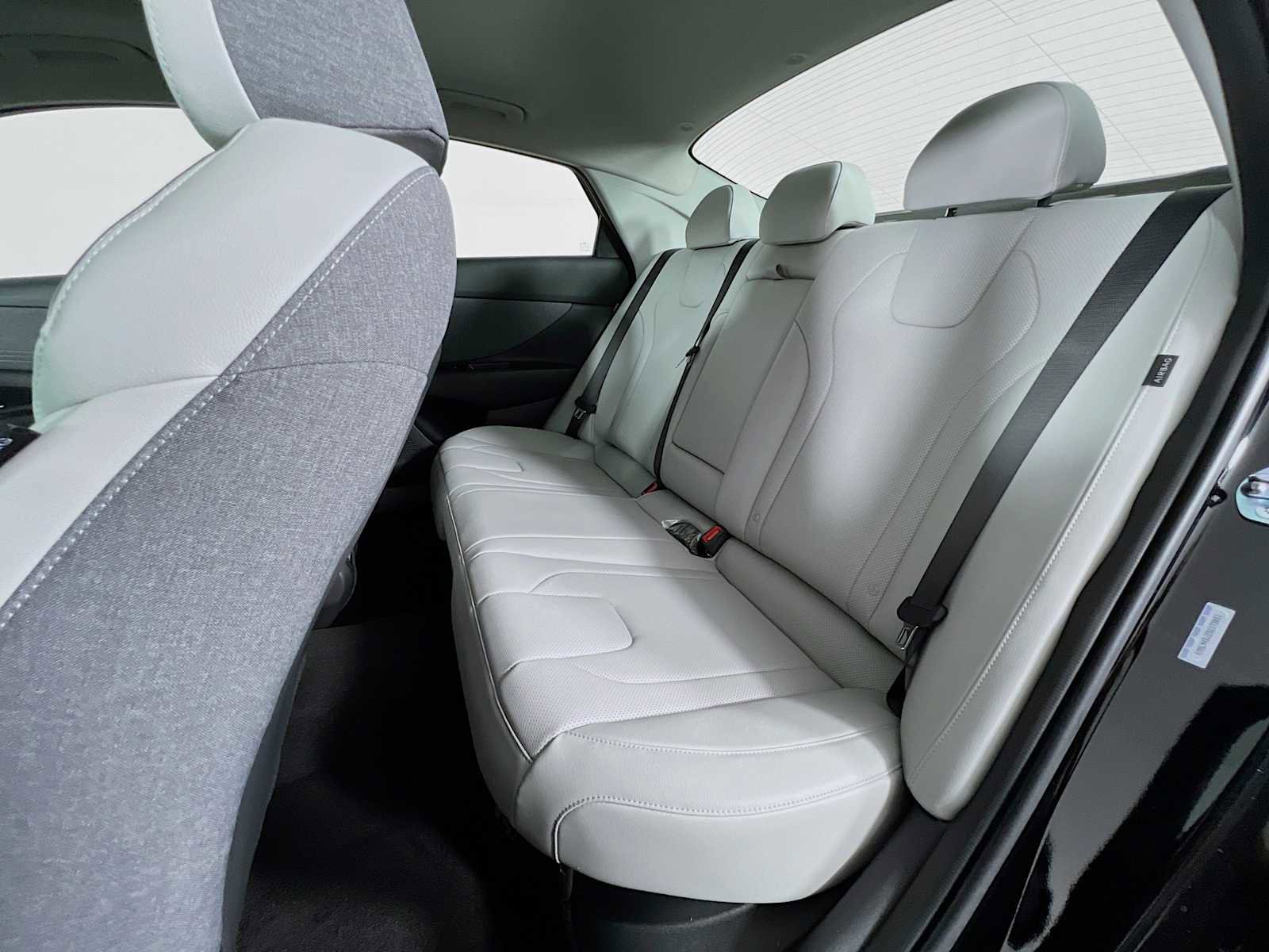 Used 2025 Hyundai Elantra Limited image 14