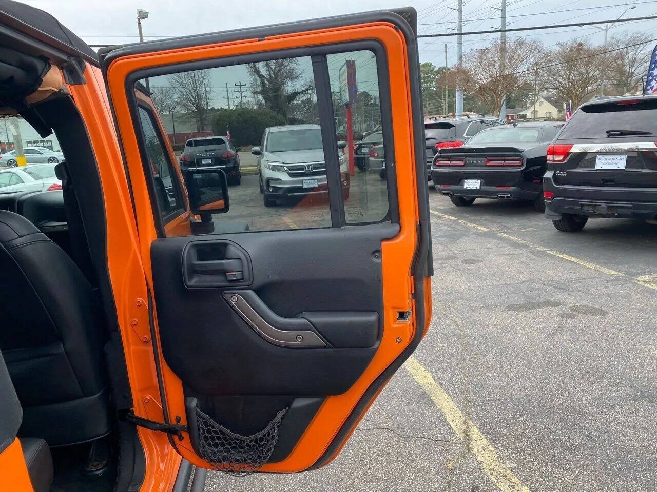 Used 2013 Jeep Wrangler Unlimited Sahara AWD/4WD image 12