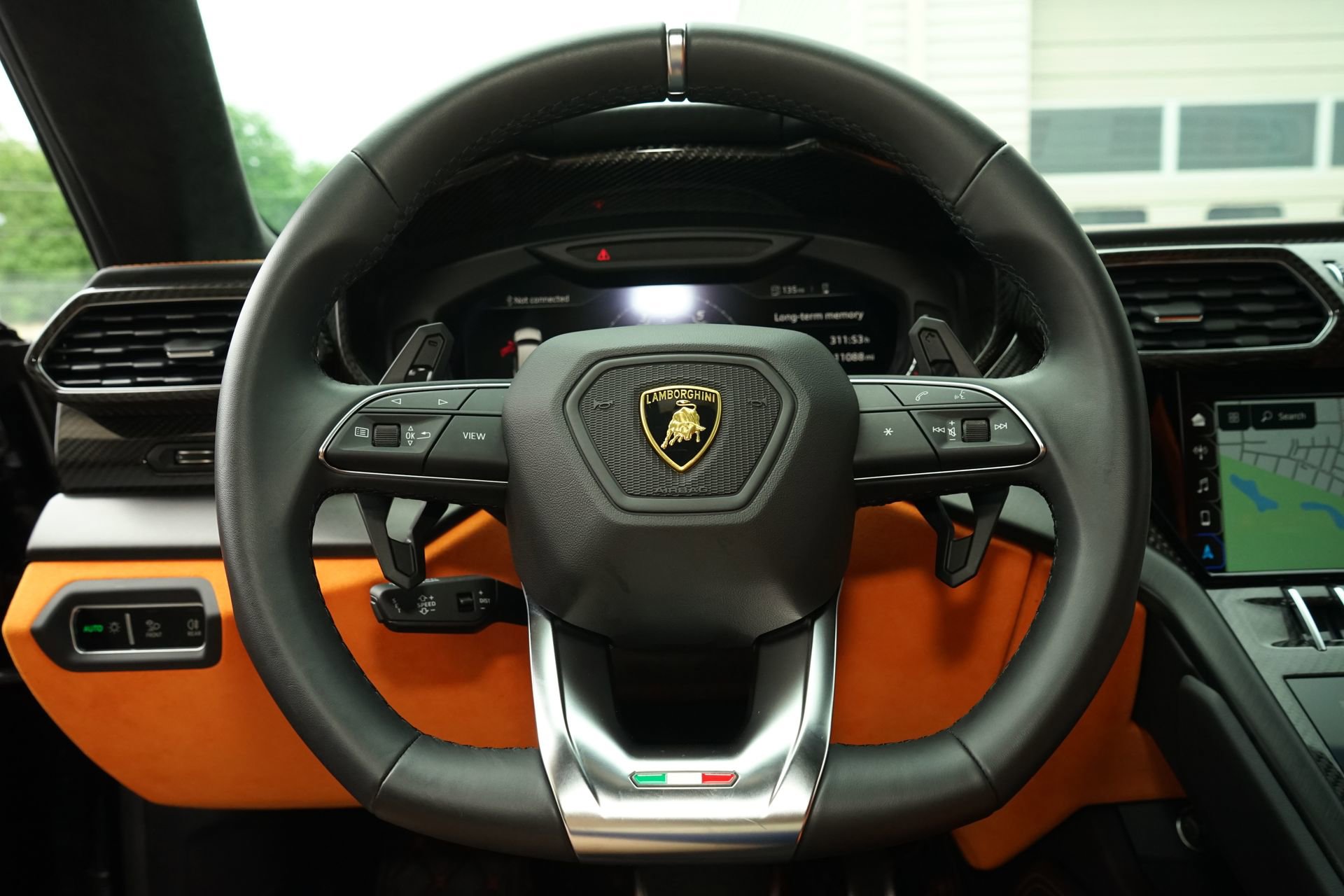 Used 2022 Lamborghini Urus image 13
