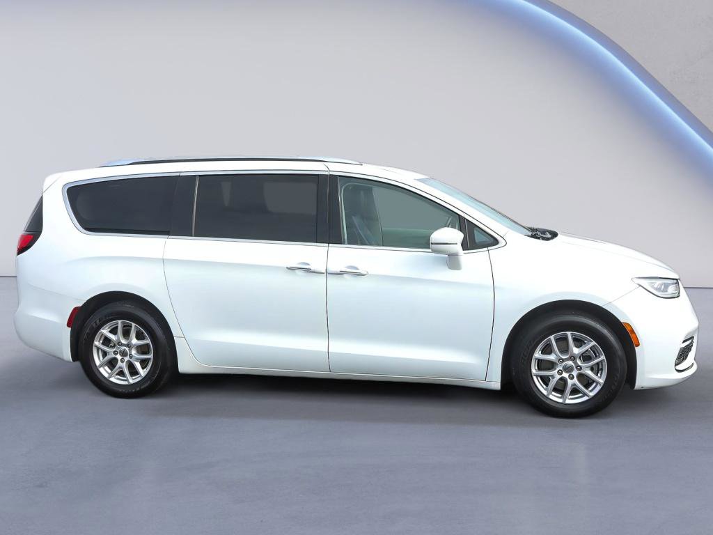 Used 2021 Chrysler Pacifica Touring-L image 7