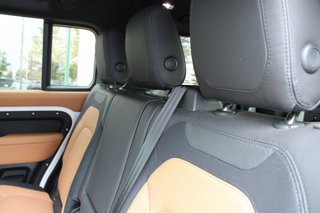 Certified 2024 Land Rover Defender 130 X-Dynamic SE AWD/4WD image 8