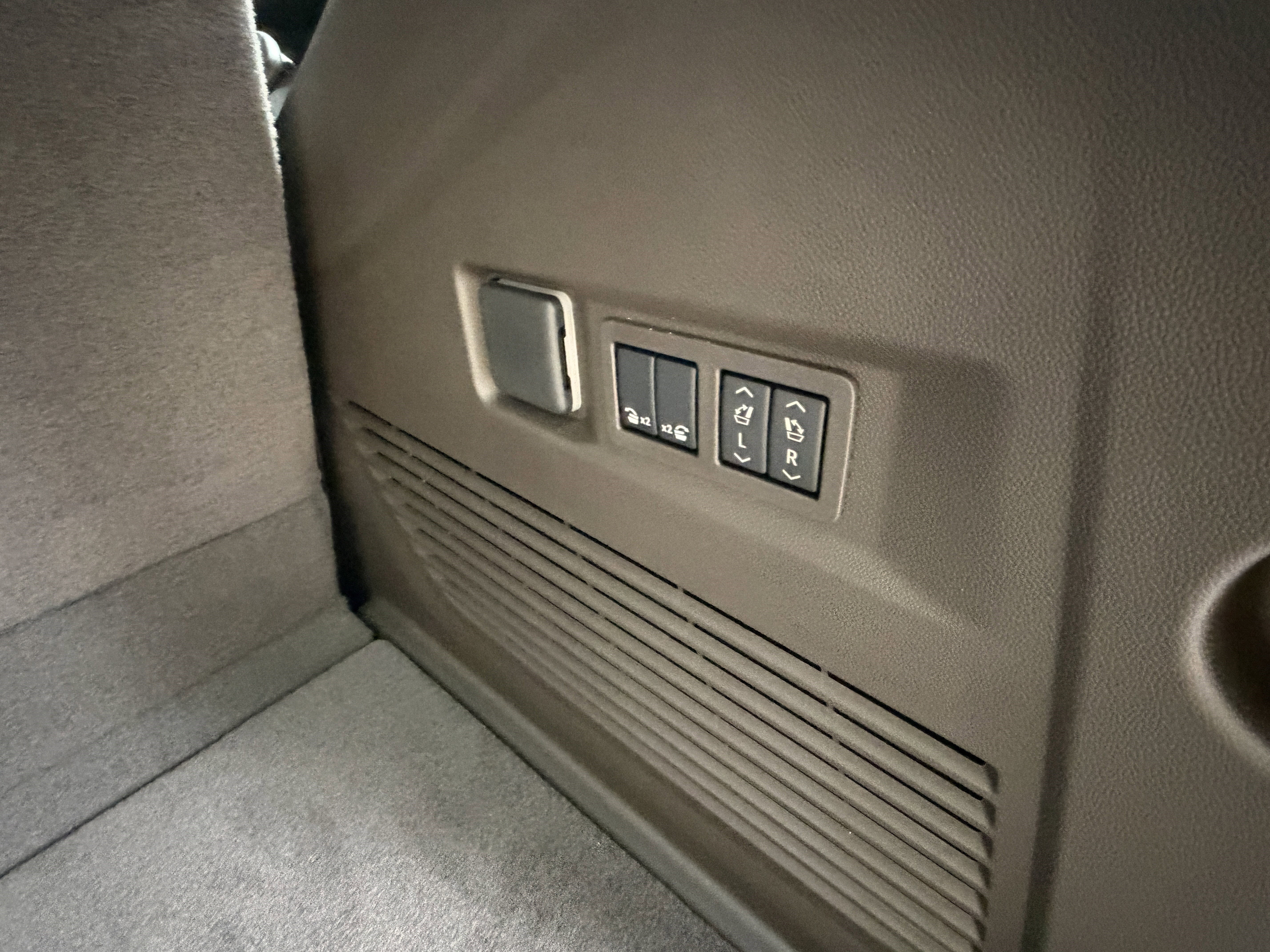 New 2026 GMC Yukon Elevation AWD/4WD image 12