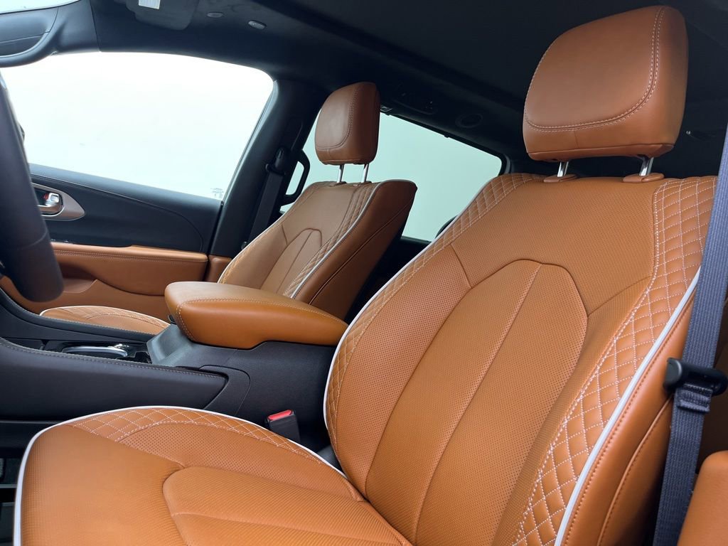 New 2026 Chrysler Pacifica Pinnacle image 12