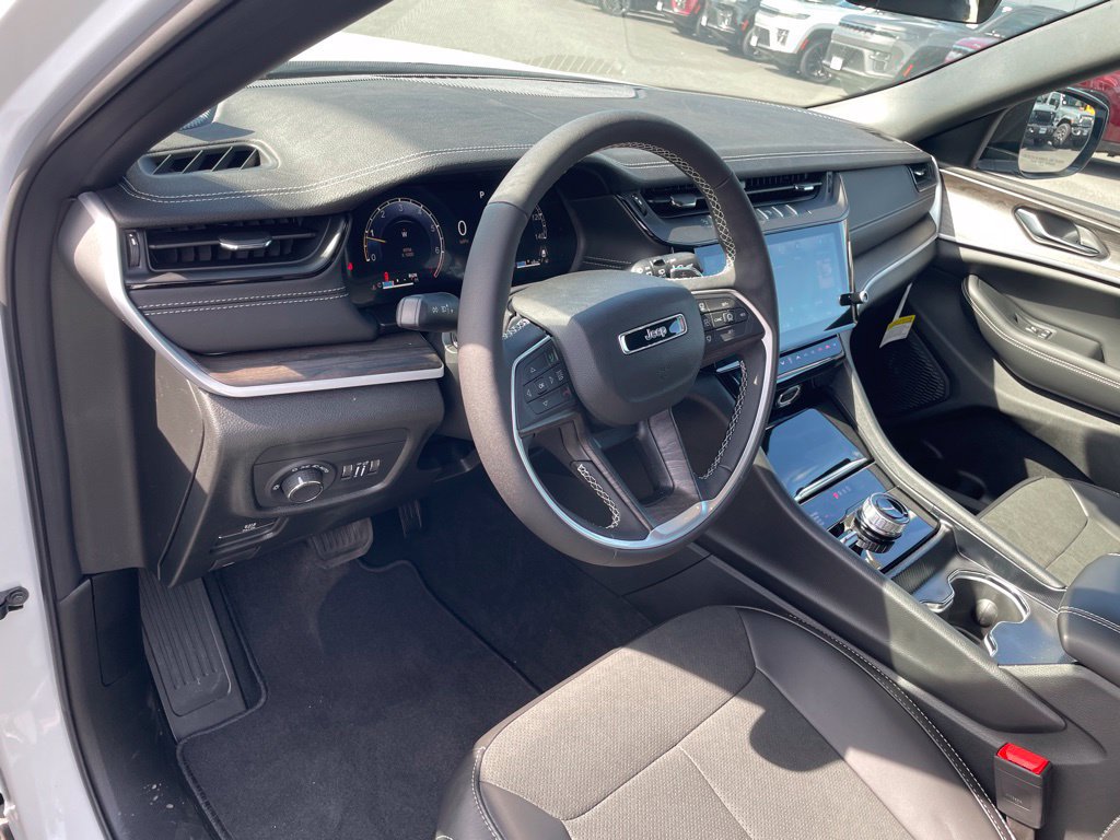 New 2027 Jeep Grand Cherokee Altitude AWD/4WD image 9