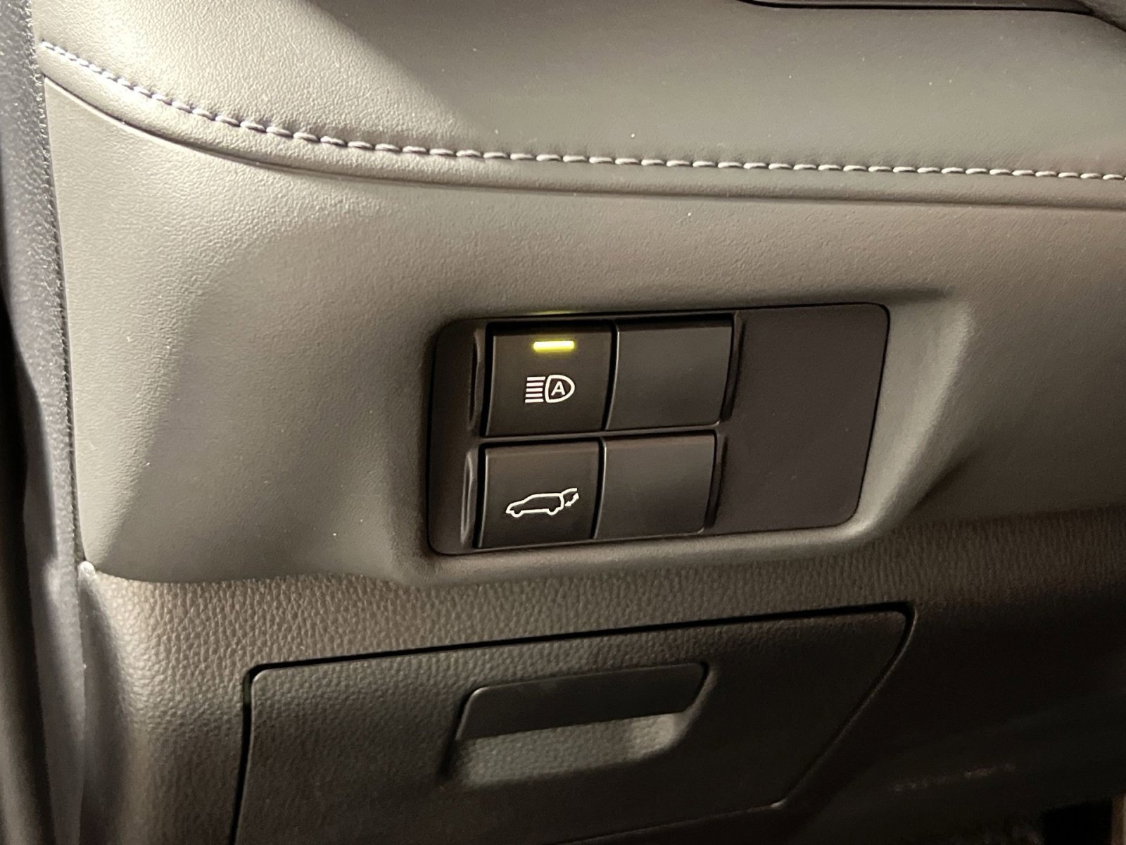 Used 2022 Toyota Highlander XLE AWD/4WD image 33