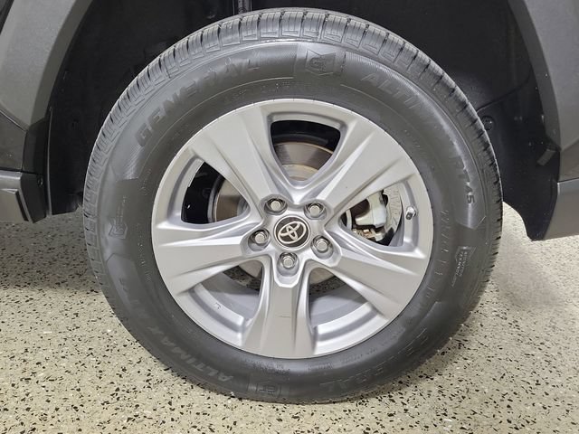 Used 2022 Toyota RAV4 LE AWD/4WD image 8