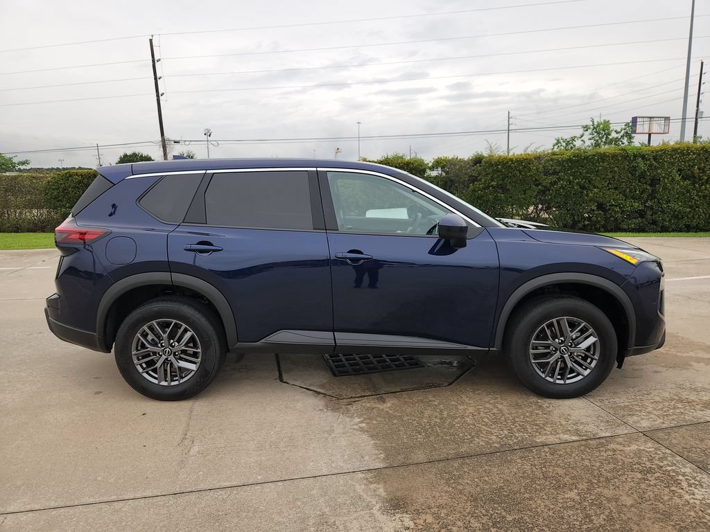 Used 2026 Nissan Rogue SV FWD image 4
