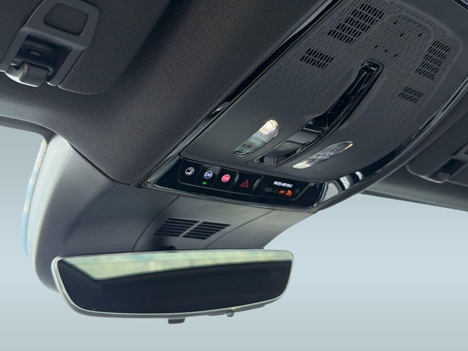 New 2025 Cadillac Lyriq Luxury RWD image 19