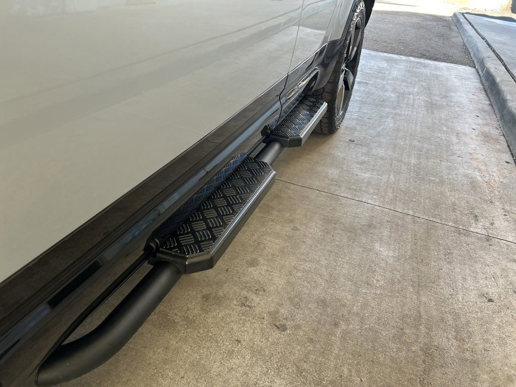 Used 2023 Land Rover Defender 110 X-Dynamic SE image 19