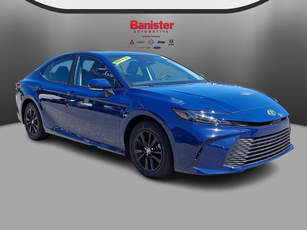 Used 2025 Toyota Camry LE FWD image 3