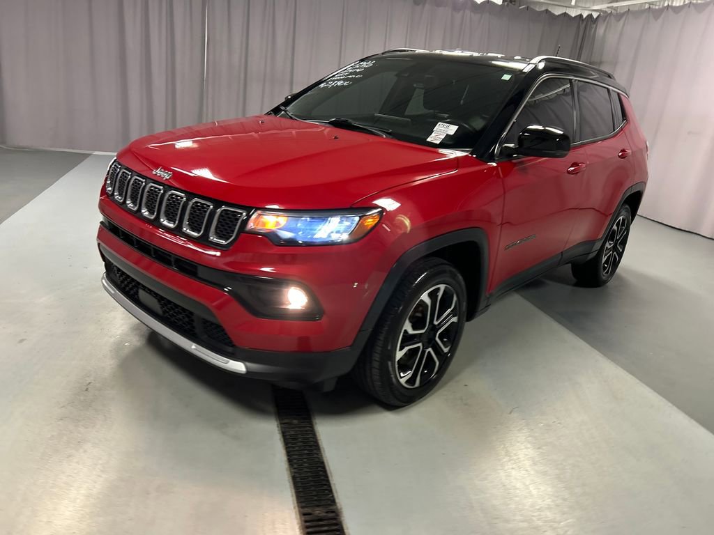 Used 2023 Jeep Compass Limited image 3