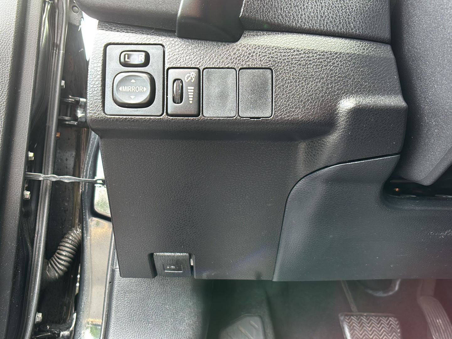 Used 2017 Toyota Corolla LE FWD image 29
