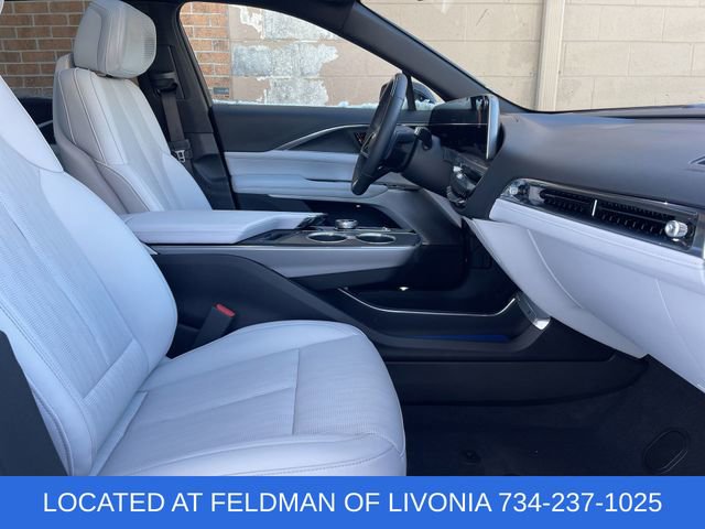 Used 2024 Cadillac Lyriq Luxury image 28
