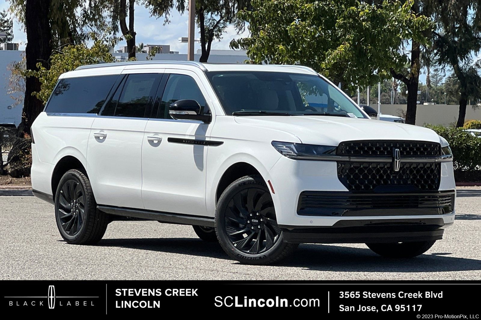New 2026 Lincoln Navigator L Black Label AWD/4WD image 1