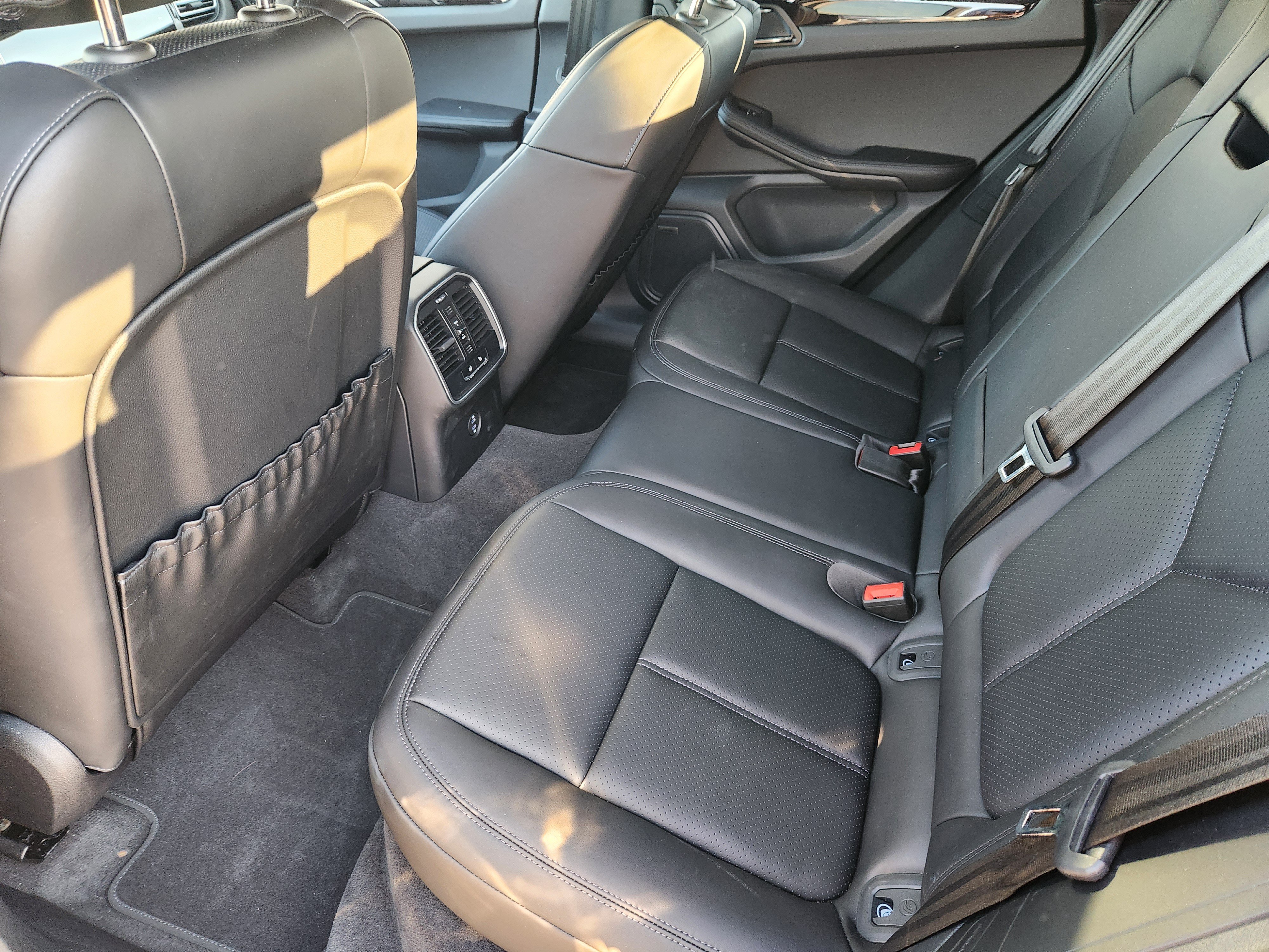 Certified 2026 Porsche Macan AWD/4WD image 30