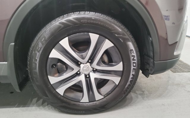 Used 2018 Toyota RAV4 LE image 39
