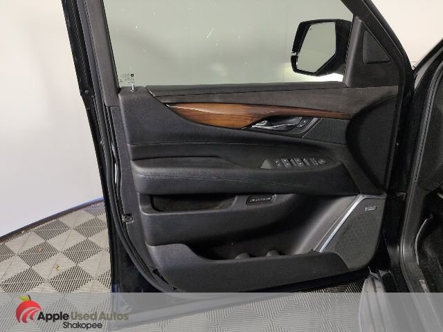 Used 2015 Cadillac Escalade Luxury image 12