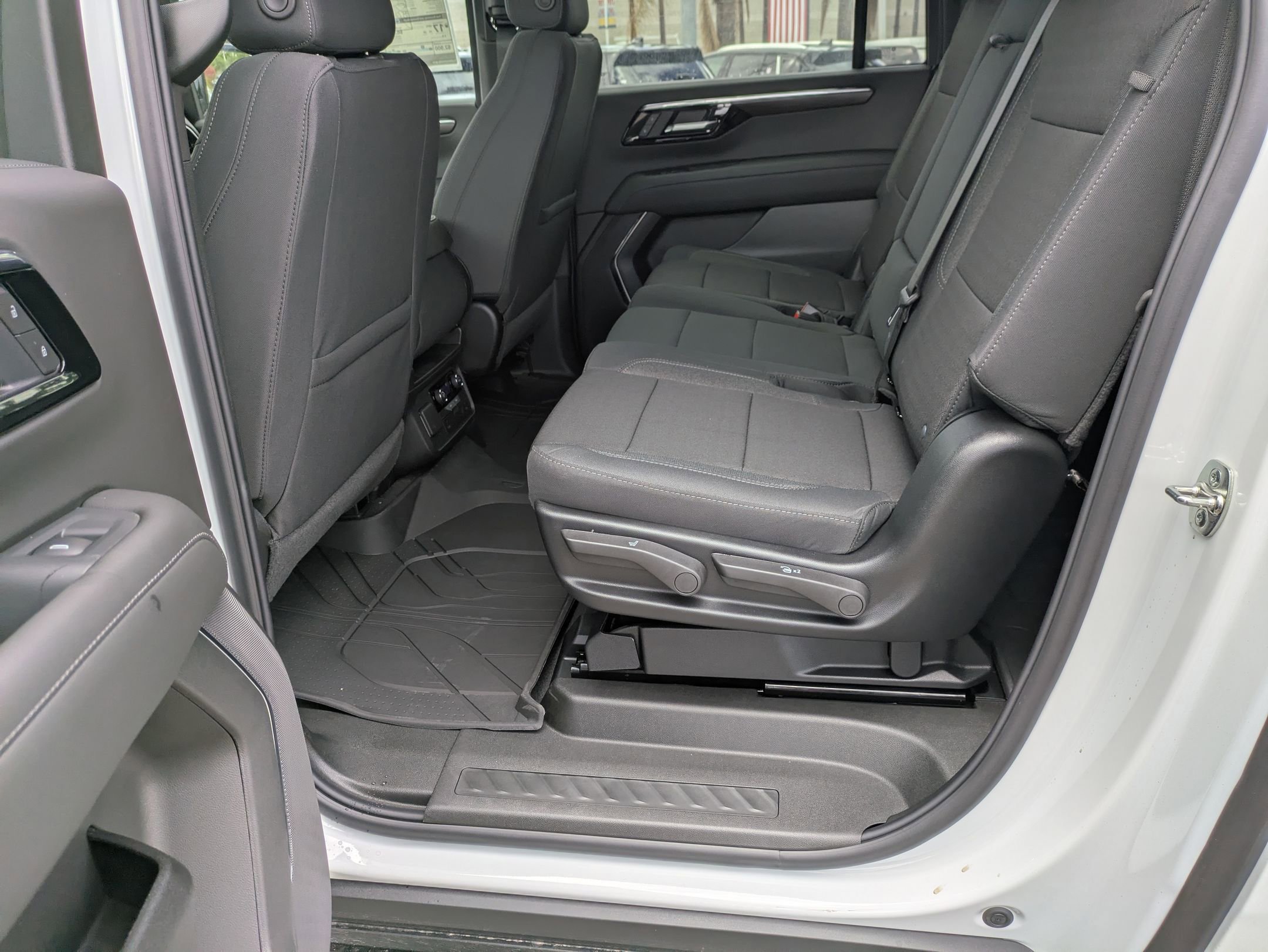 New 2026 Chevrolet Suburban LS image 13