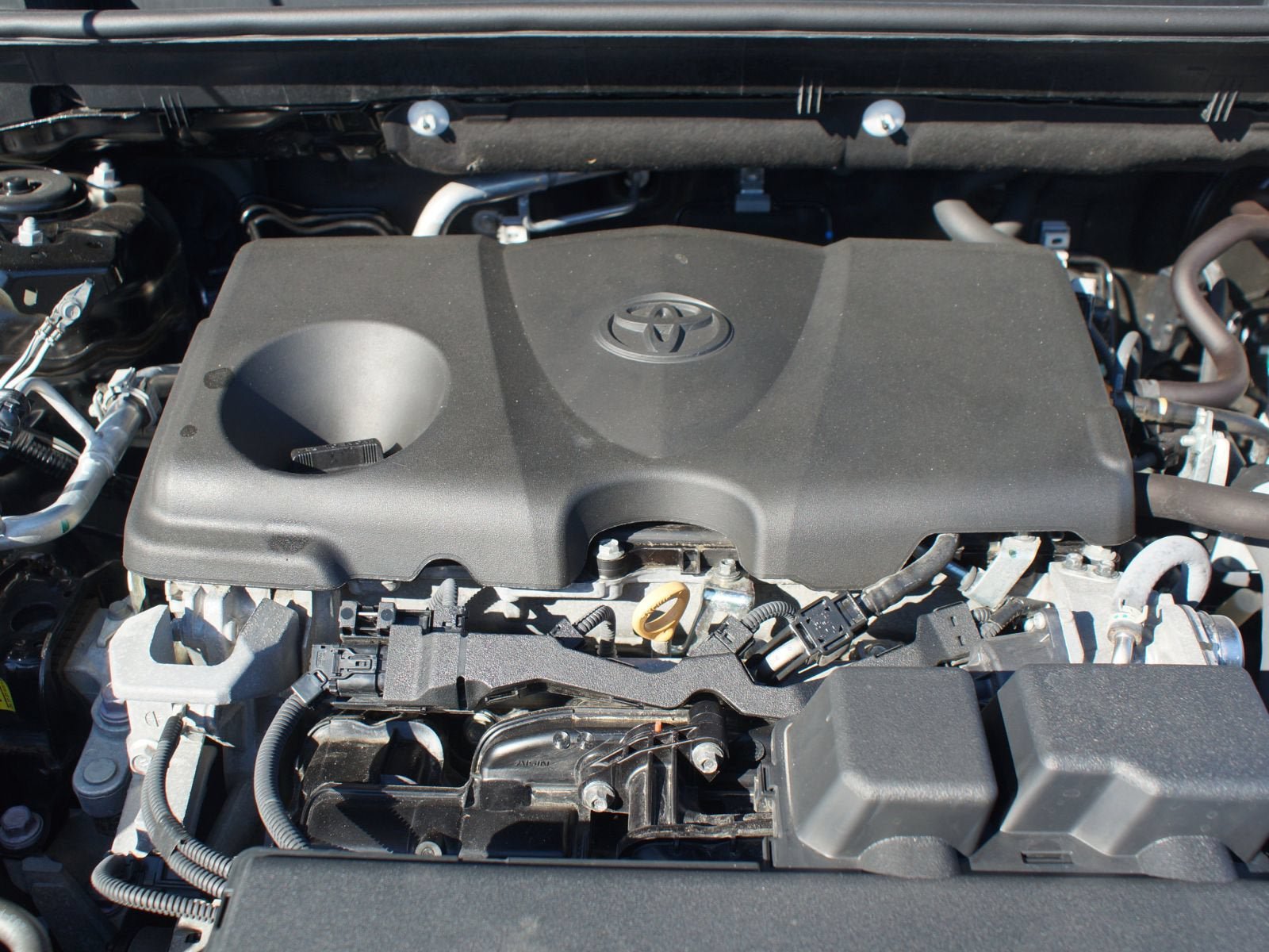 Used 2025 Toyota RAV4 XLE AWD/4WD image 27