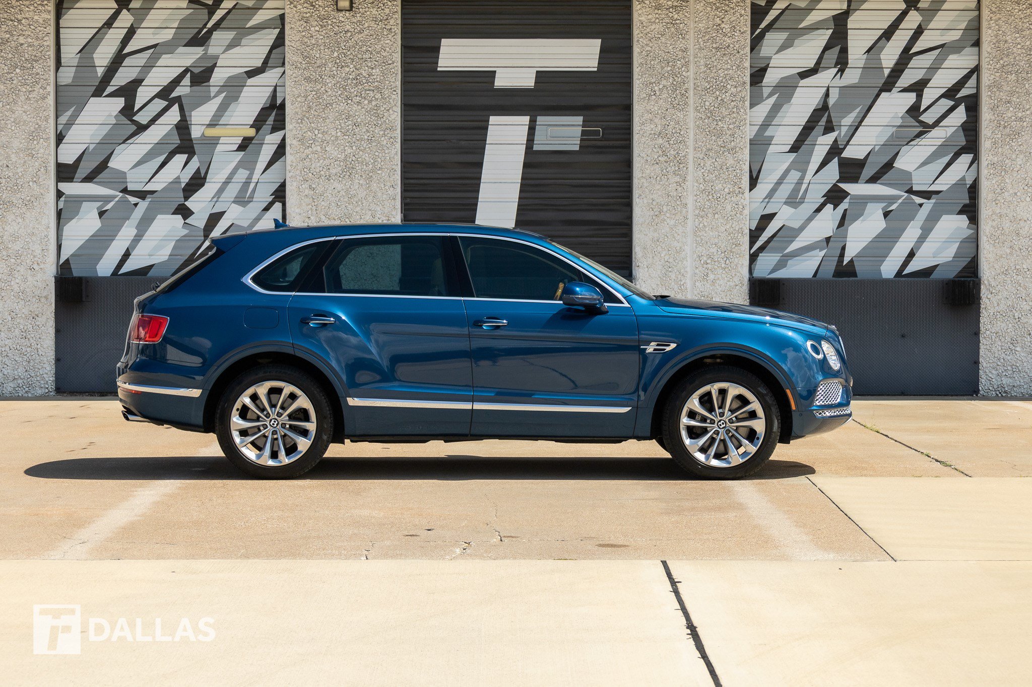 Used 2019 Bentley Bentayga AWD/4WD image 17
