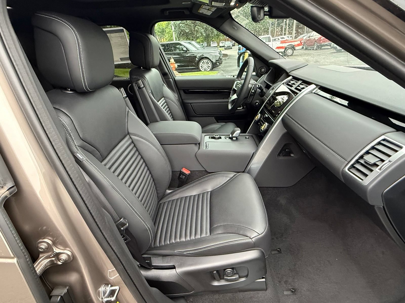 New 2026 Land Rover Discovery S AWD/4WD image 22