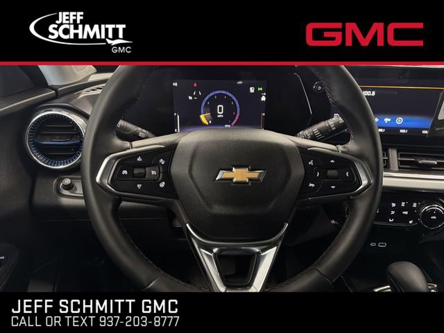 Certified 2025 Chevrolet Trax LT w/ LT Convenience Package FWD image 23