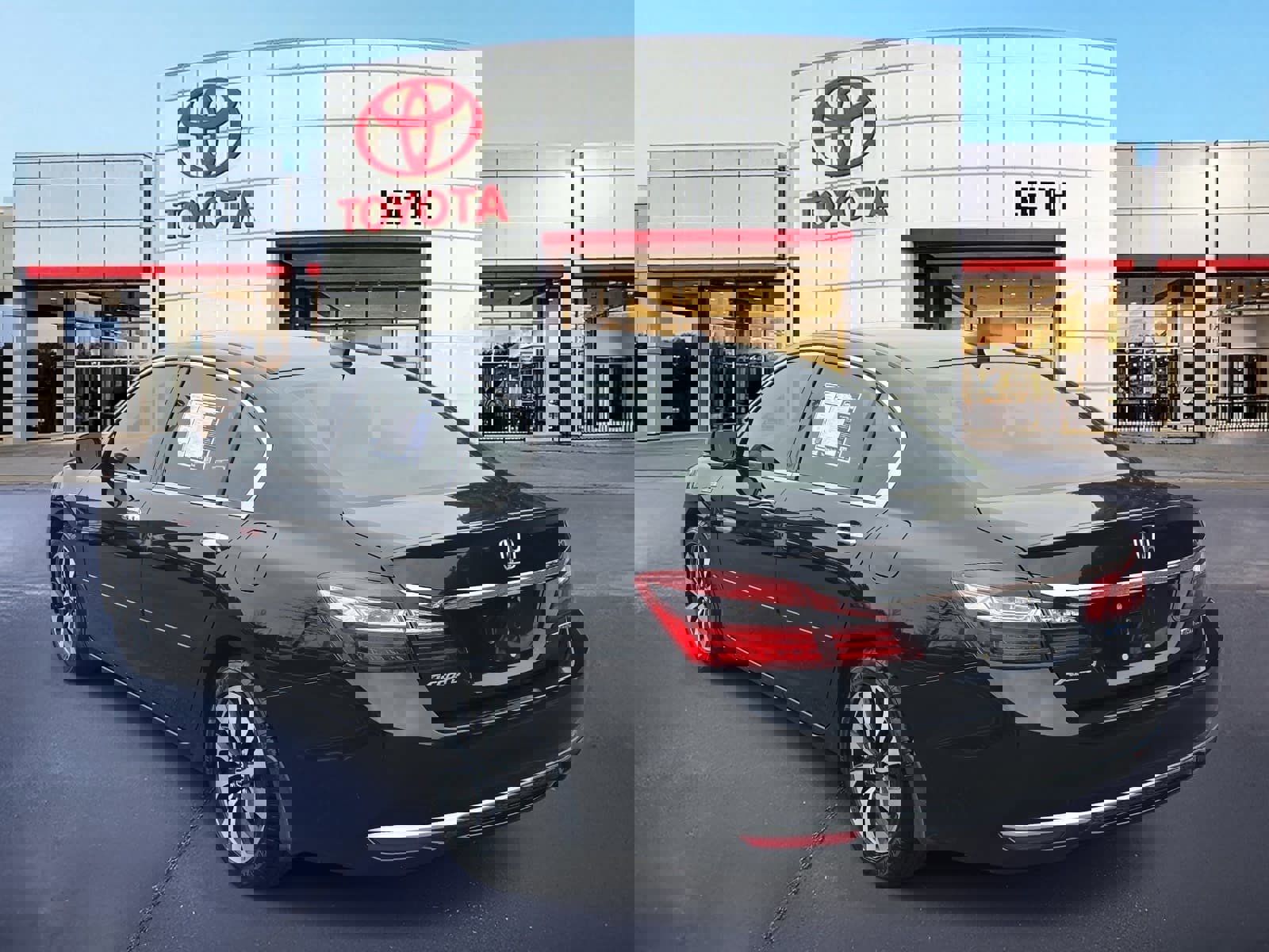 Used 2017 Honda Accord Hybrid Sedan image 7