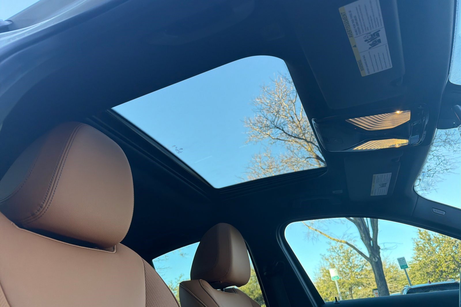 Used 2025 BMW 330i Sedan w/ Premium Package image 20