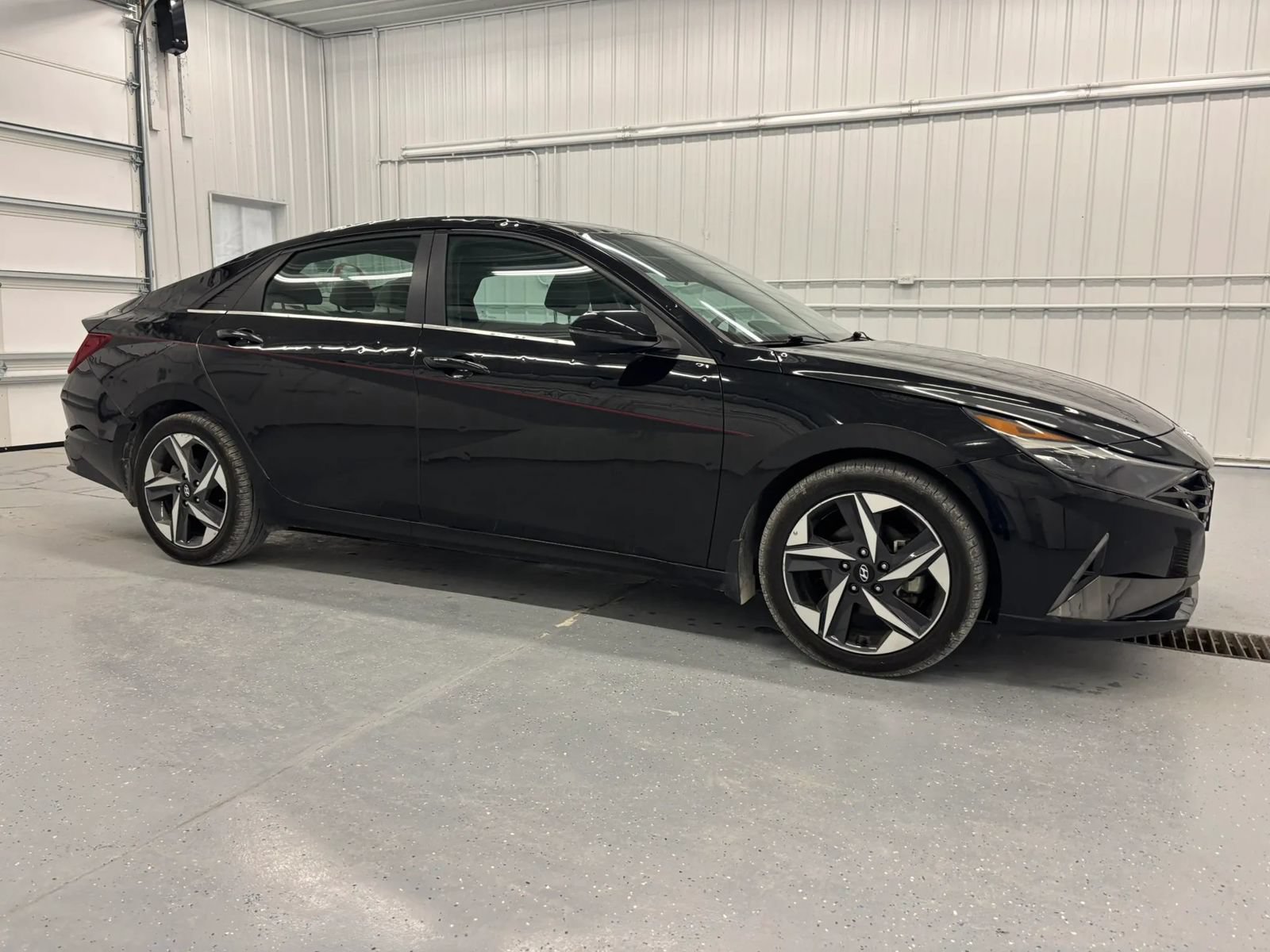 Used 2022 Hyundai Elantra SEL FWD image 2