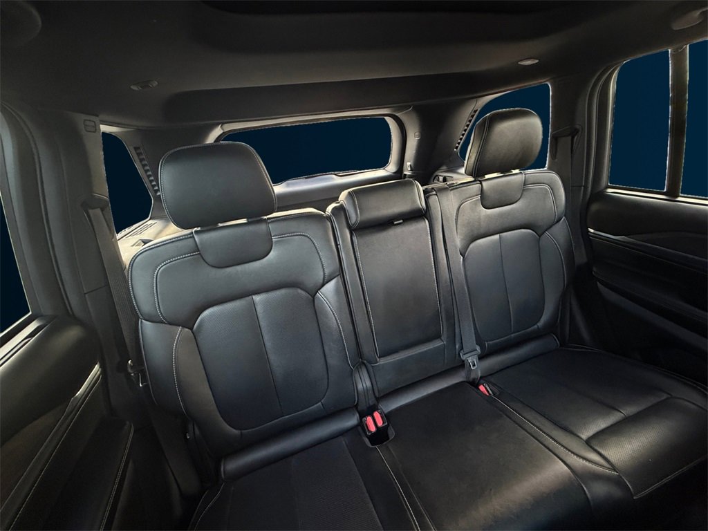 Used 2022 Jeep Grand Cherokee Overland w/ Luxury Tech Group IV image 18