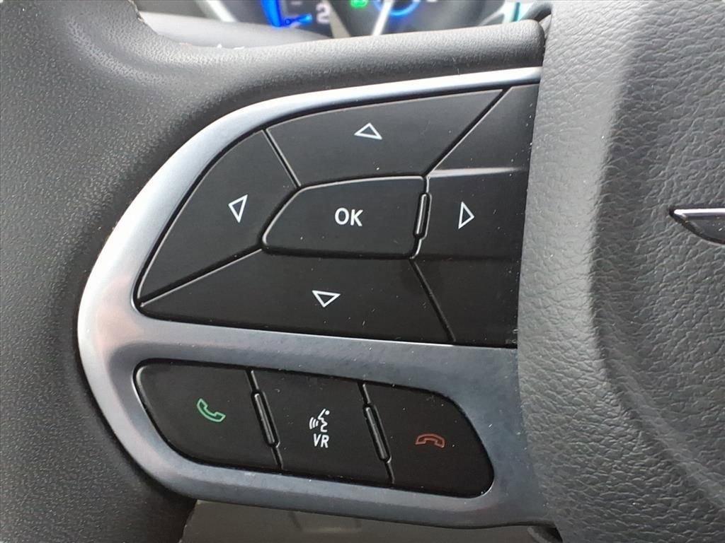 Used 2023 Chrysler Pacifica Touring-L image 21