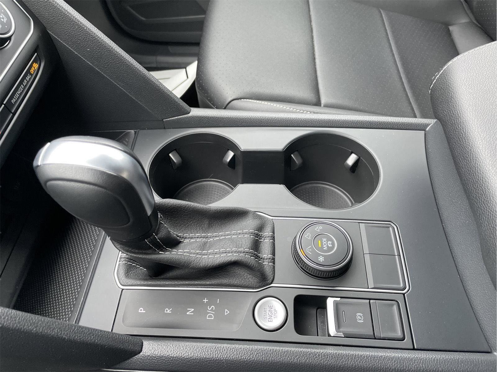 Used 2023 Volkswagen Atlas SE image 32