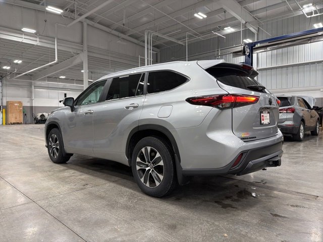 Certified 2024 Toyota Highlander XLE image 60